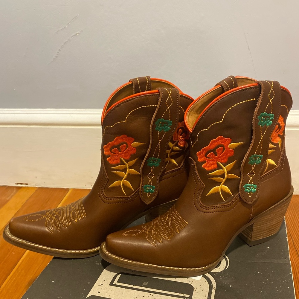 Women's Play Pretty Leather Narrow Calf Boots Women's Shoes